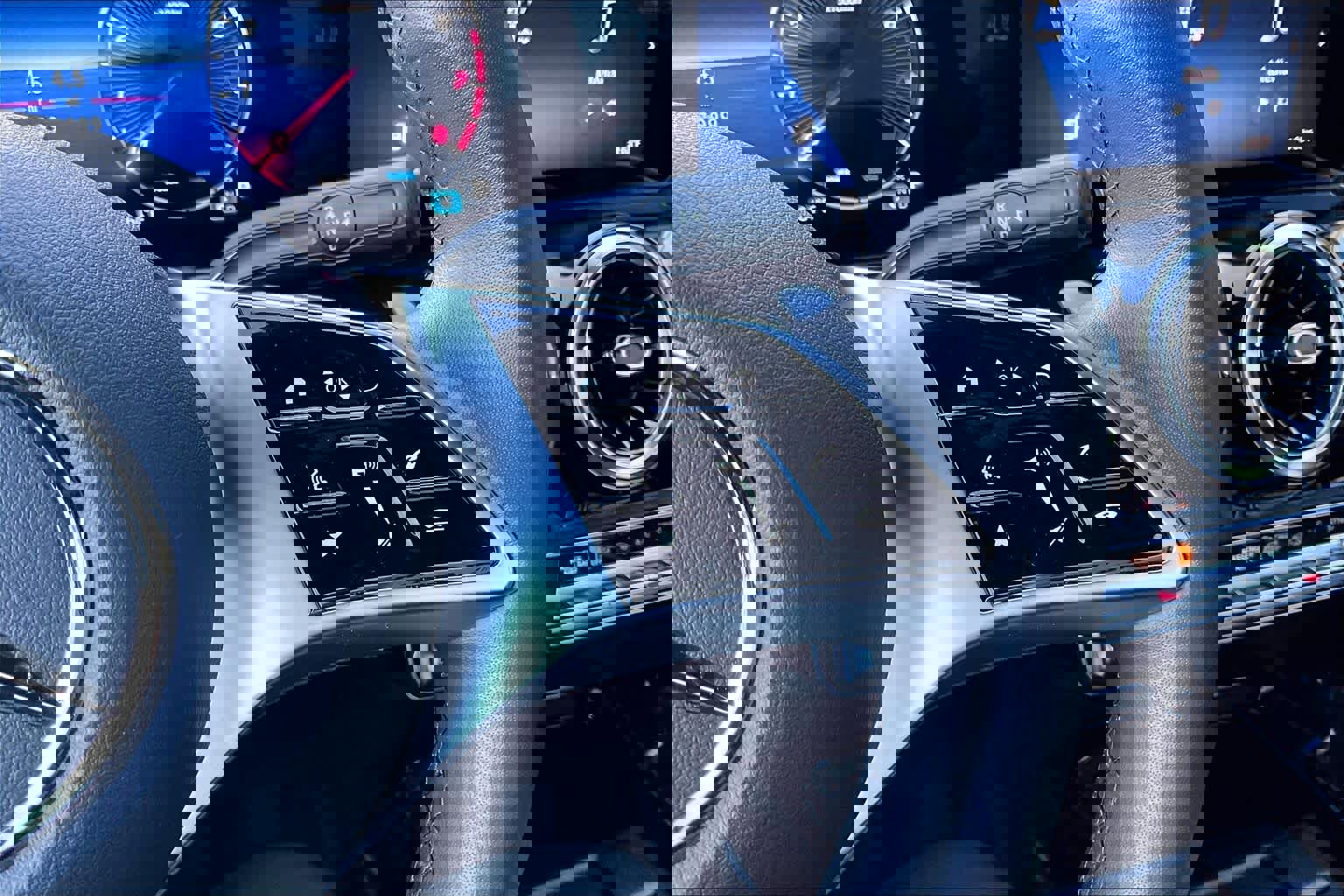 Used 2025 Mercedes-Benz GLA 250 image 24