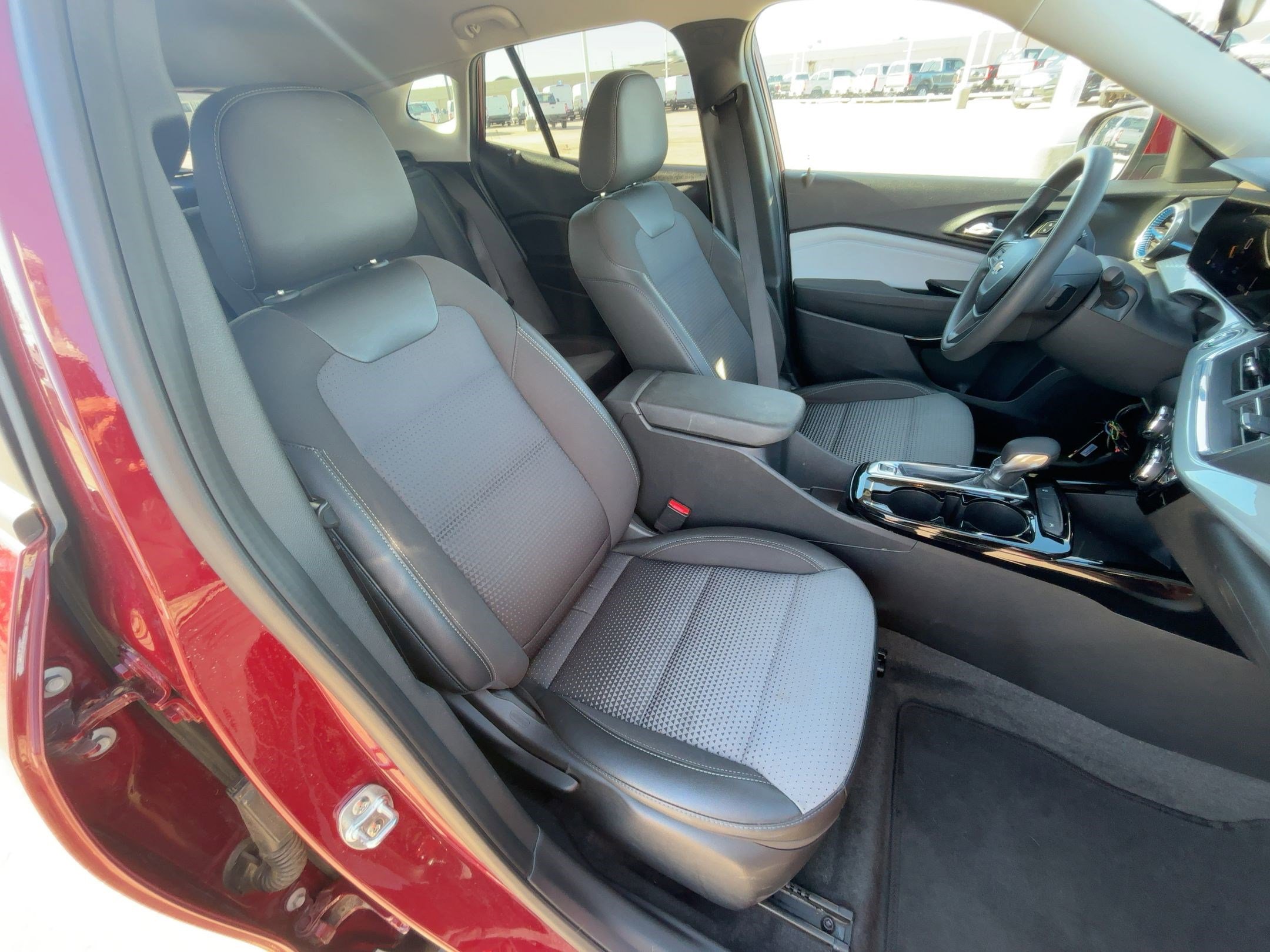 Used 2024 Chevrolet Trax LT image 30