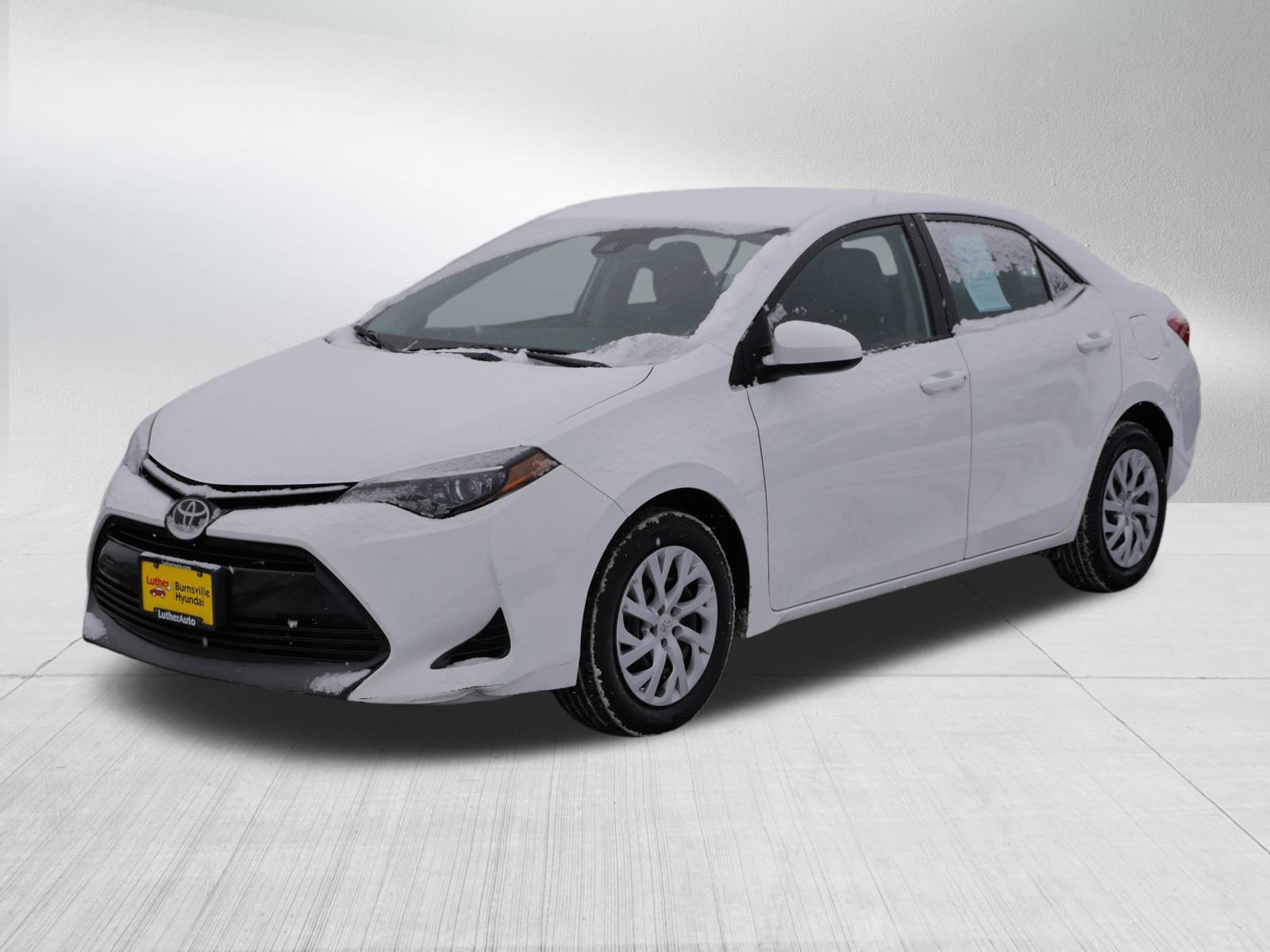 Used 2018 Toyota Corolla LE image 3