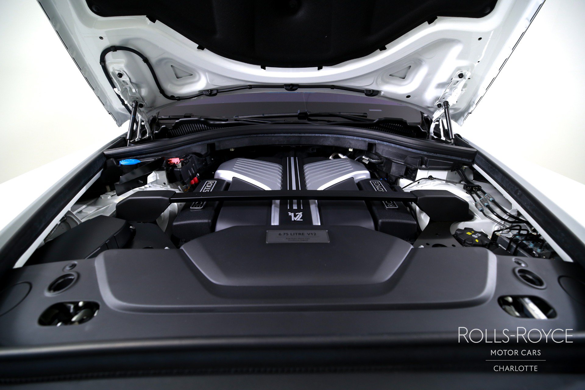 Certified 2024 Rolls-Royce Cullinan AWD/4WD image 37