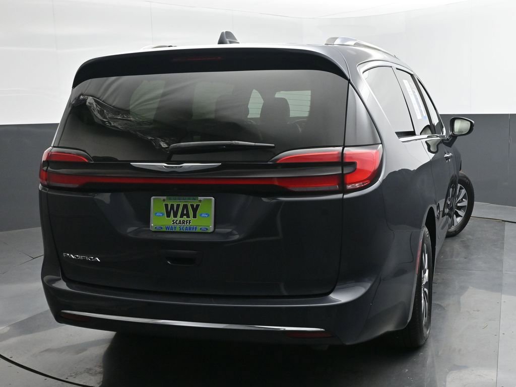 Used 2021 Chrysler Pacifica Touring-L image 5