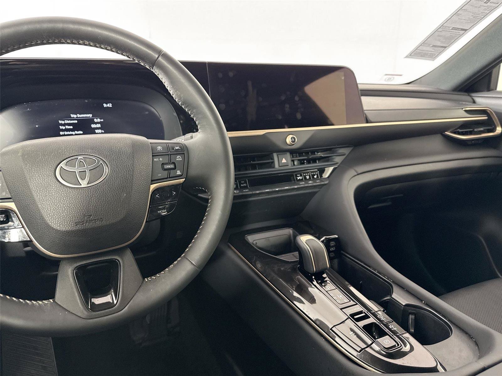 Certified 2025 Toyota Crown AWD/4WD image 30