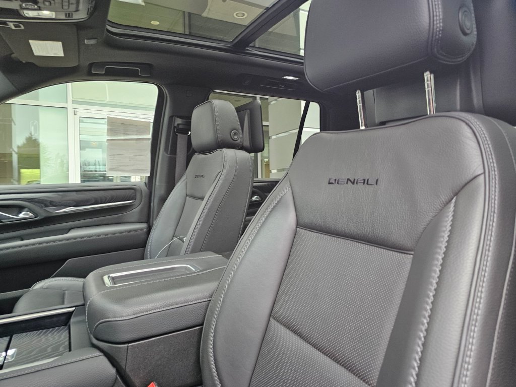 Used 2021 GMC Yukon Denali w/ Denali Ultimate Package AWD/4WD image 24