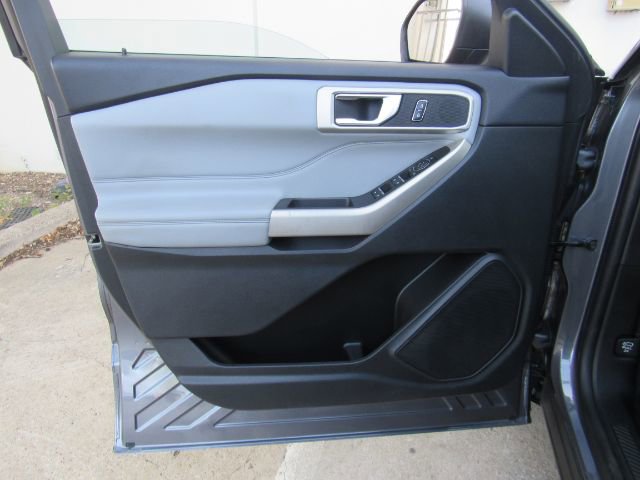Used 2021 Ford Explorer XLT w/ Equipment Group 202A image 16