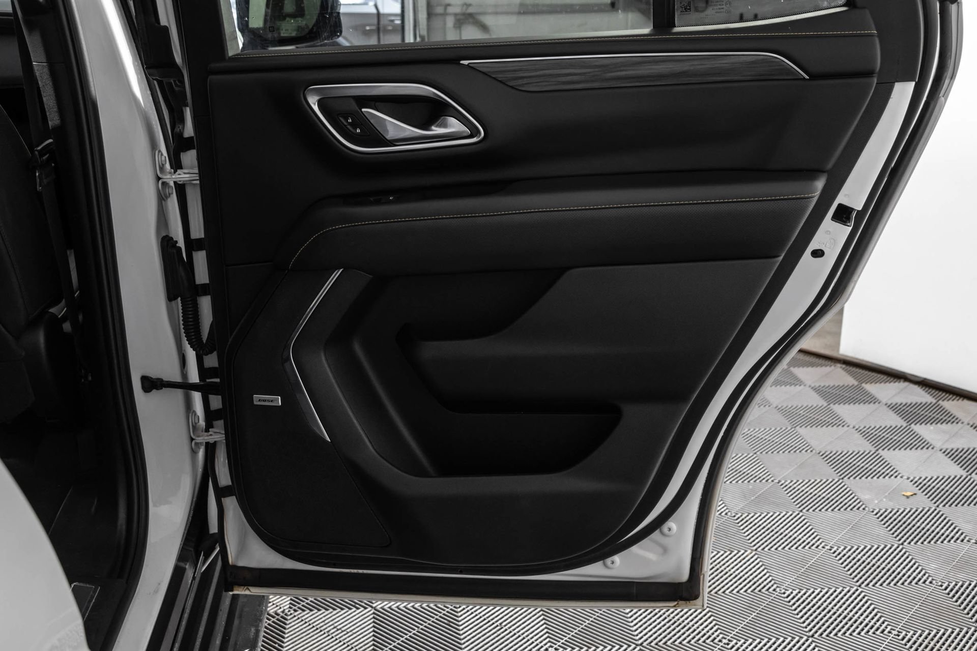 Used 2023 GMC Yukon SLT w/ SLT Luxury Package AWD/4WD image 43