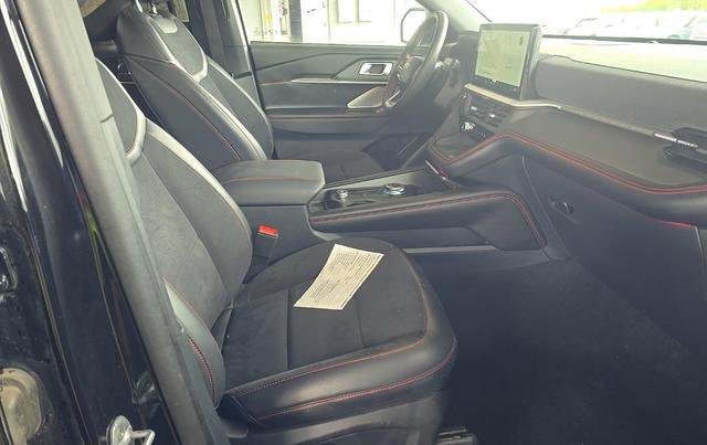Used 2025 Ford Explorer ST AWD/4WD image 6