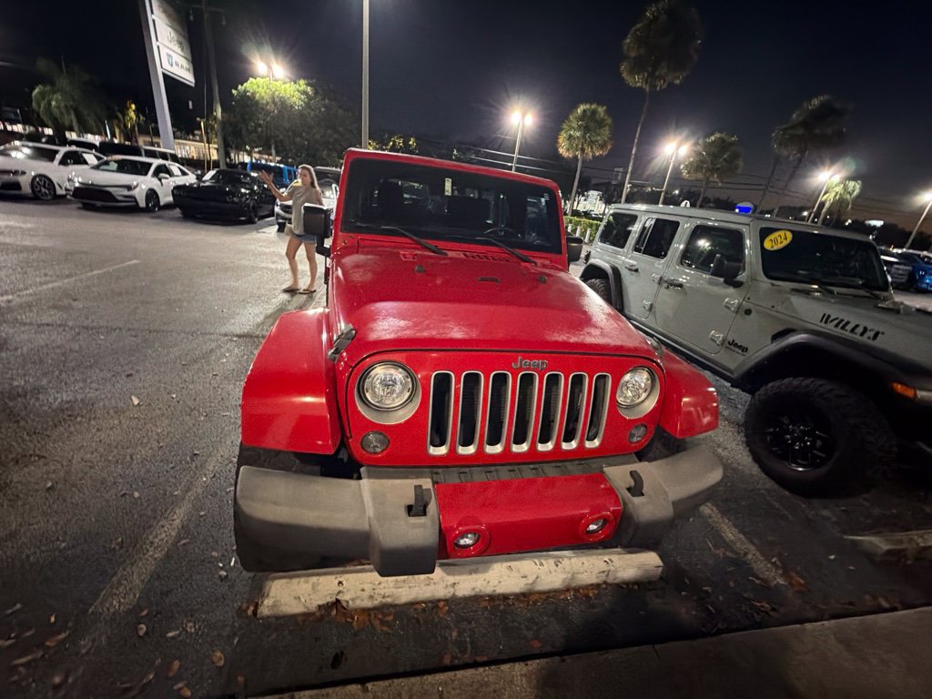 Used 2017 Jeep Wrangler Unlimited Sahara w/ Connectivity Group AWD/4WD image 6