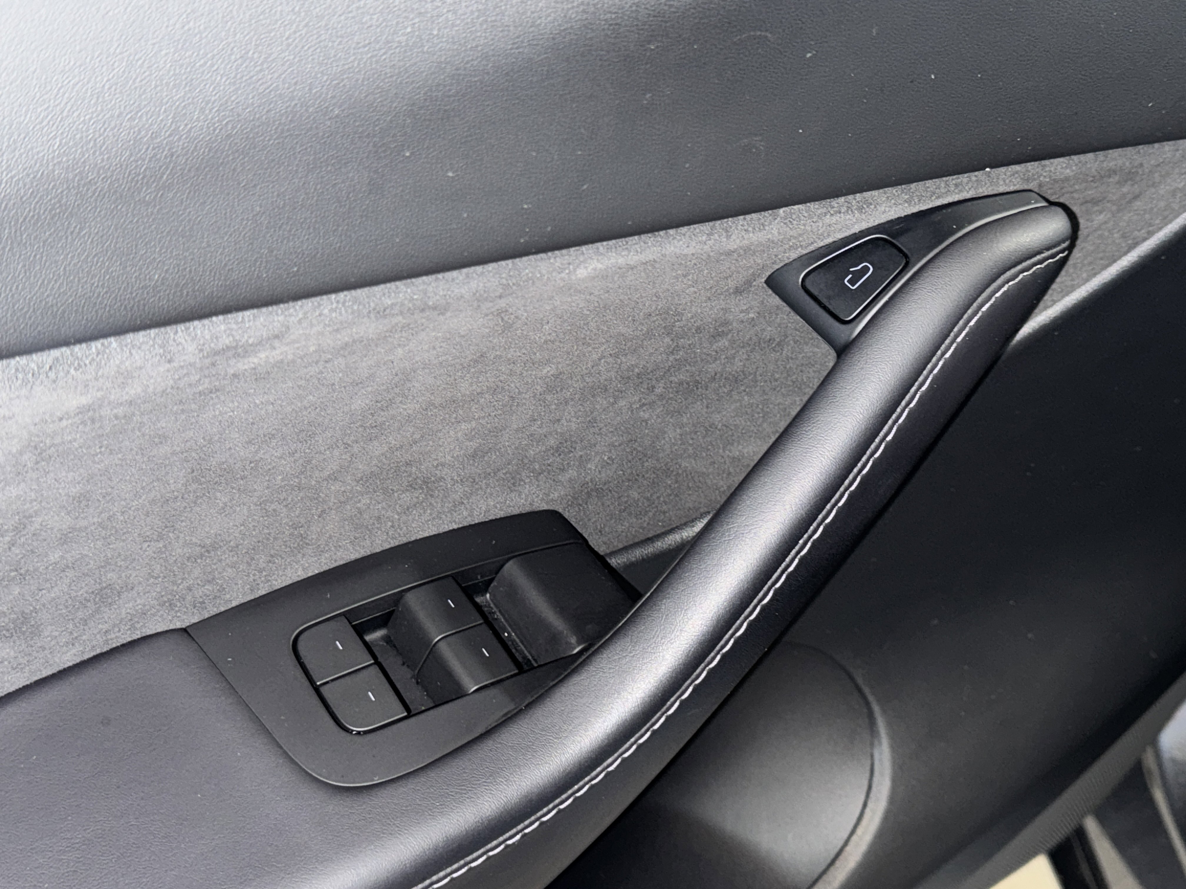 Used 2022 Tesla Model Y Long Range image 18