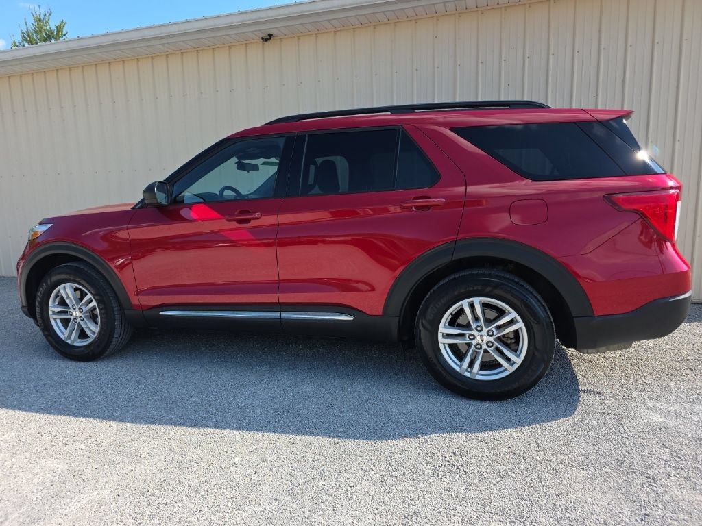 Used 2020 Ford Explorer XLT w/ Equipment Group 202A AWD/4WD image 8