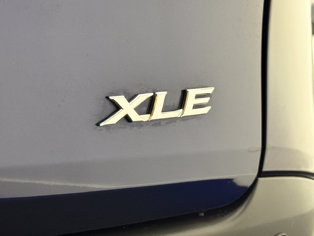 Used 2025 Toyota Sienna XLE w/ XLE Plus Package FWD image 11