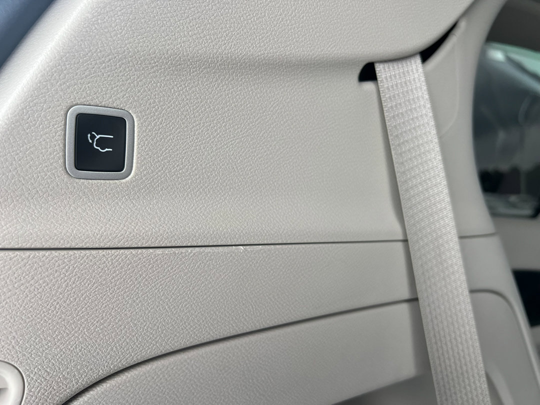 Used 2023 Chrysler Pacifica Touring-L image 9