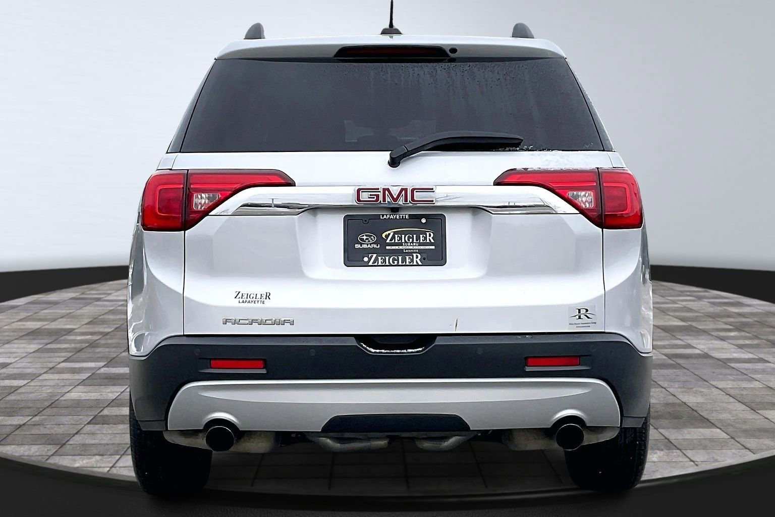 Used 2017 GMC Acadia SLT image 4
