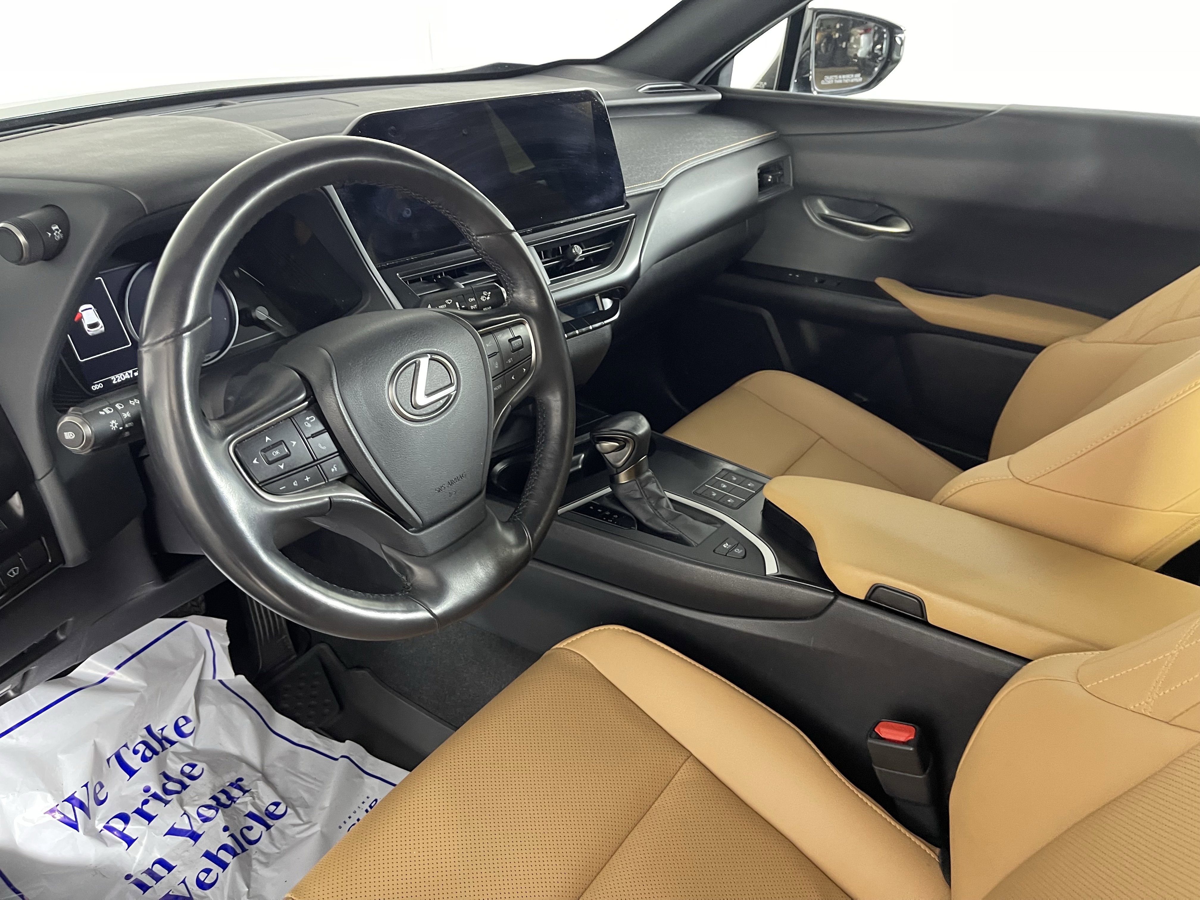 Used 2024 Lexus UX 250h AWD w/ Premium Package image 11