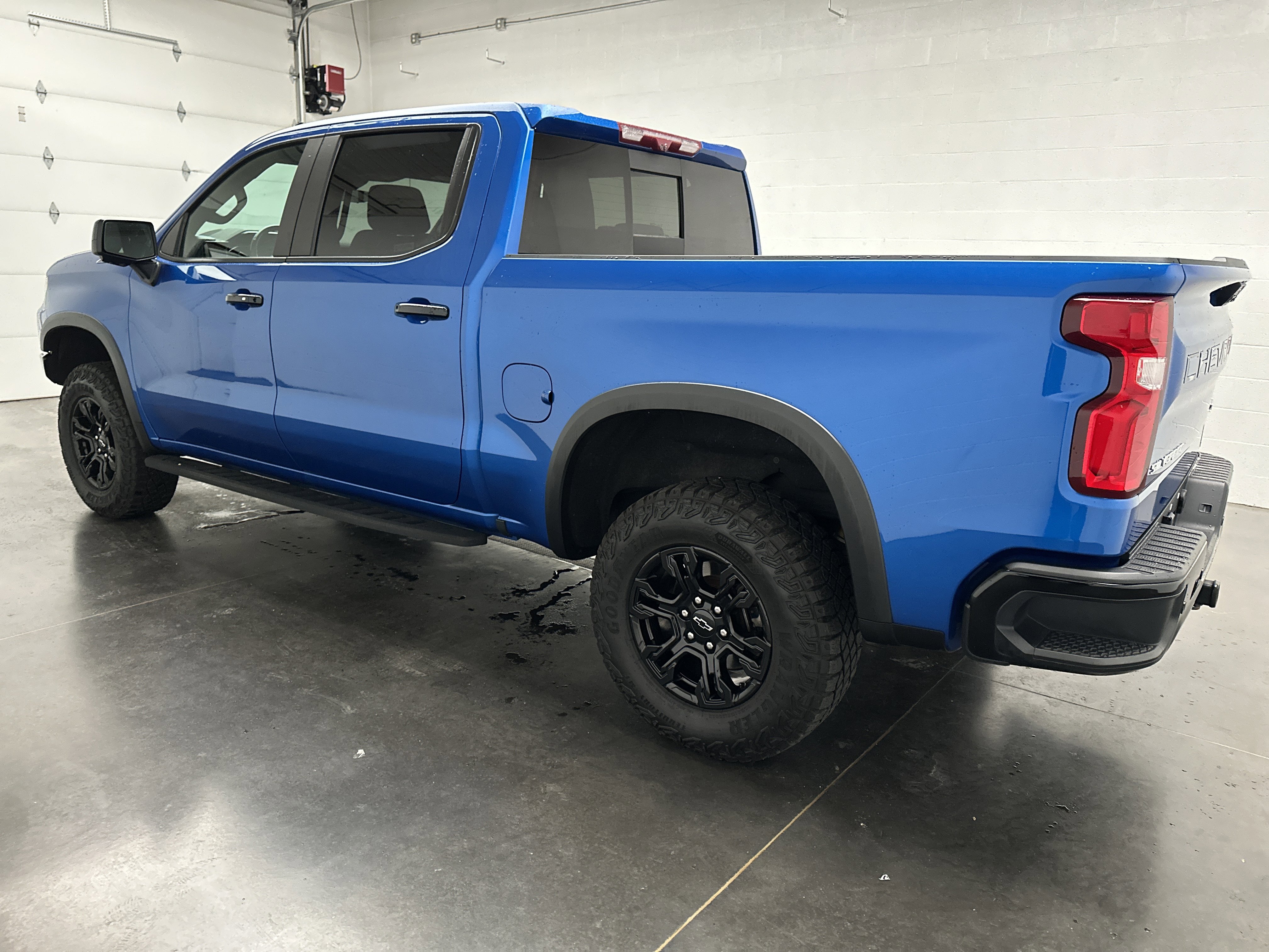 Used 2022 Chevrolet Silverado 1500 ZR2 w/ Technology Package image 6