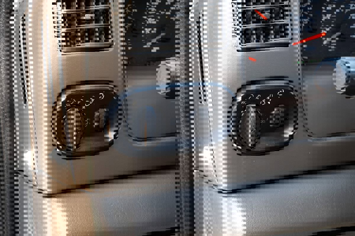 Used 2002 Ford Excursion Limited image 18