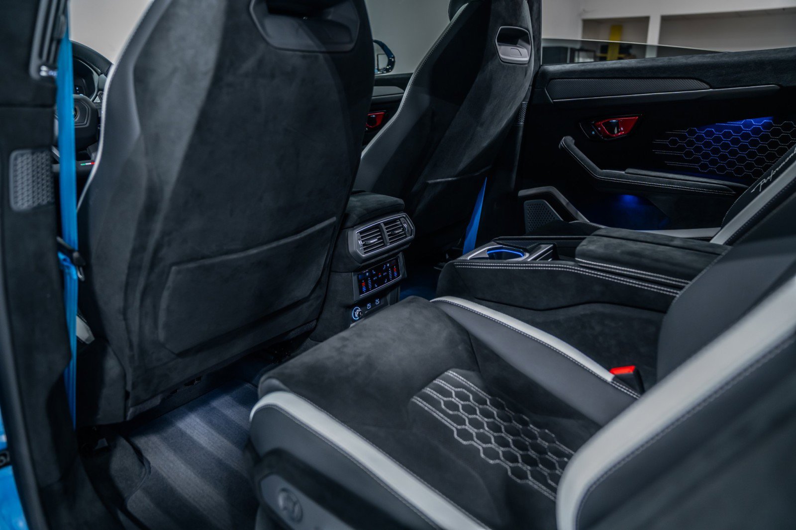 Used 2024 Lamborghini Urus Performante image 32