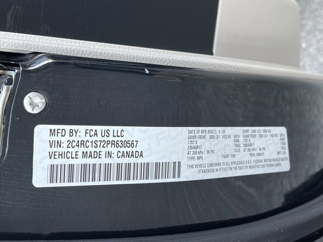 Used 2023 Chrysler Pacifica Limited image 22