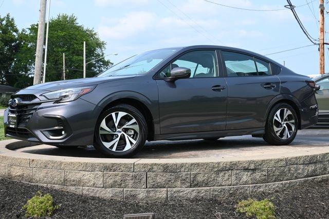 Used 2025 Subaru Legacy Premium AWD/4WD image 1