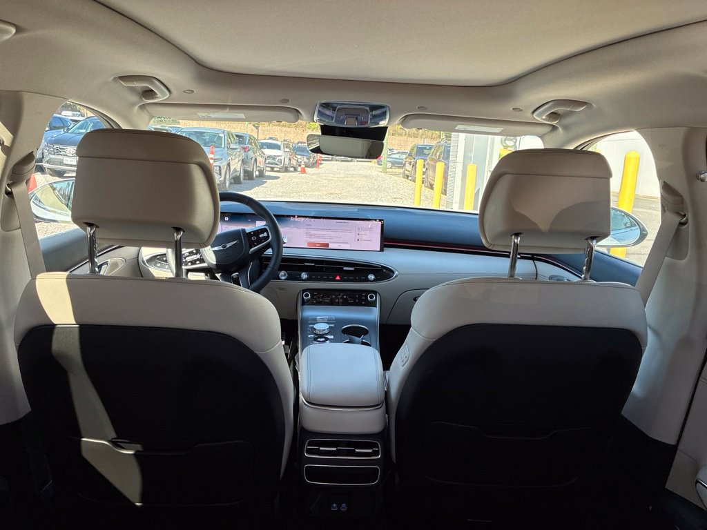 New 2027 Genesis GV70 2.5T Advanced AWD/4WD image 11