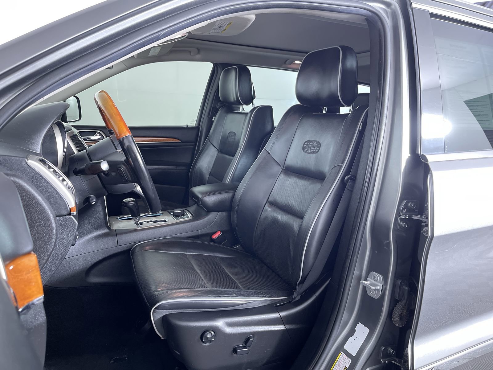 Used 2012 Jeep Grand Cherokee Overland AWD/4WD image 15