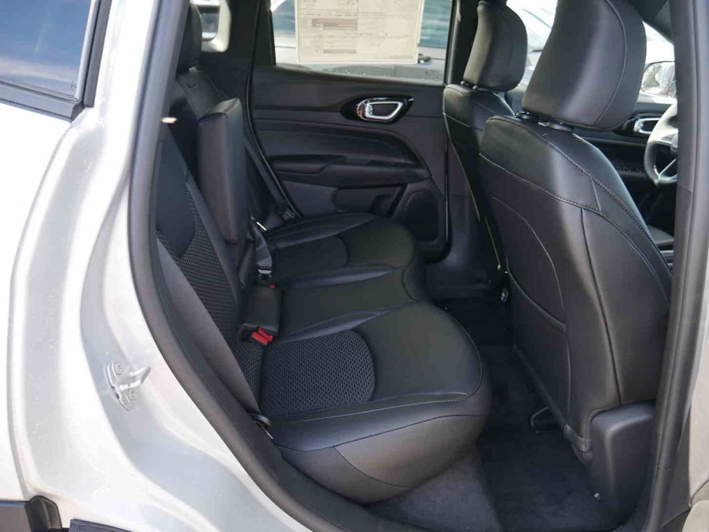 New 2026 Jeep Compass Latitude image 16