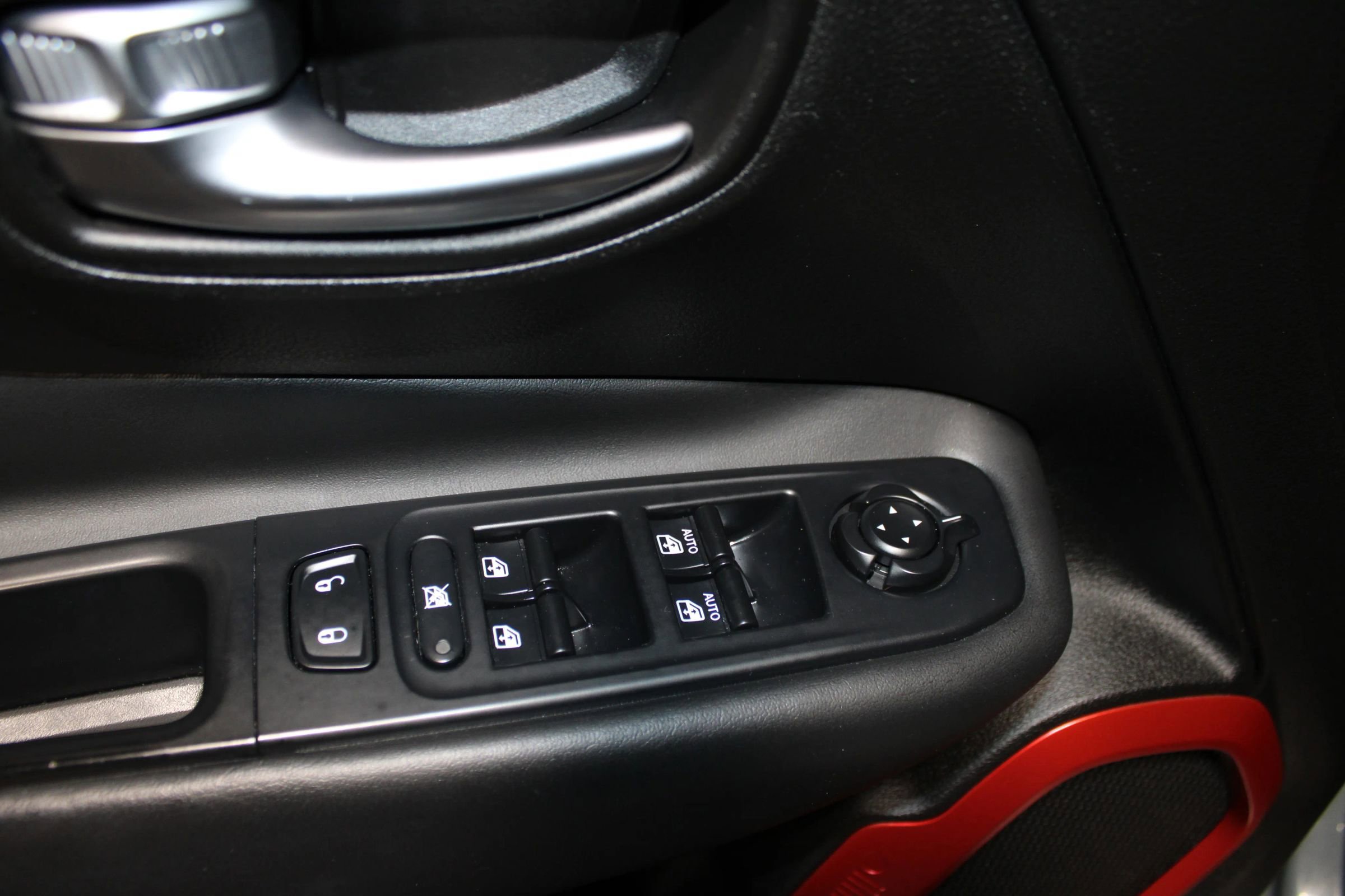 Used 2017 Jeep Renegade Trailhawk AWD/4WD image 10