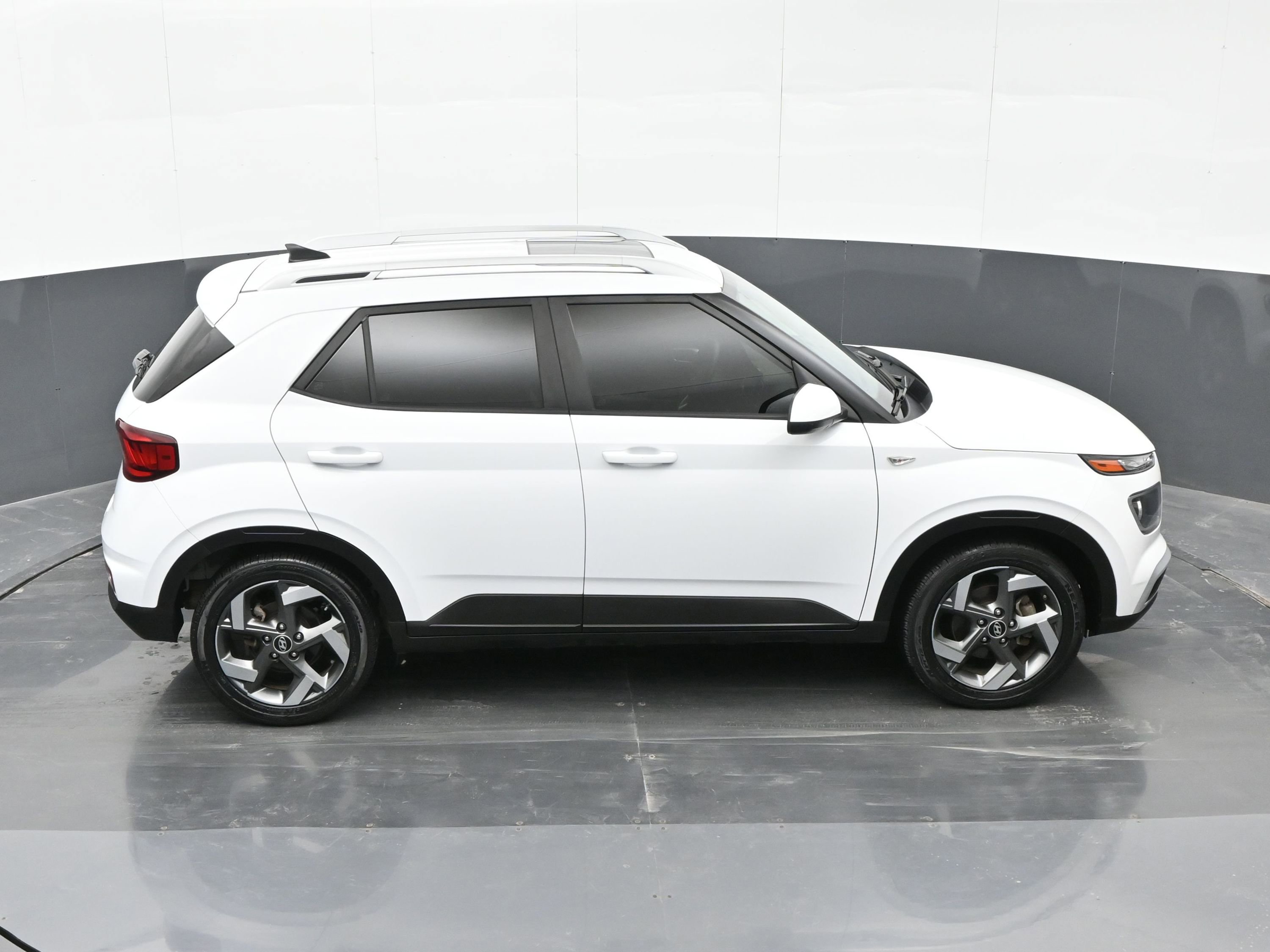 Certified 2022 Hyundai Venue SEL image 37