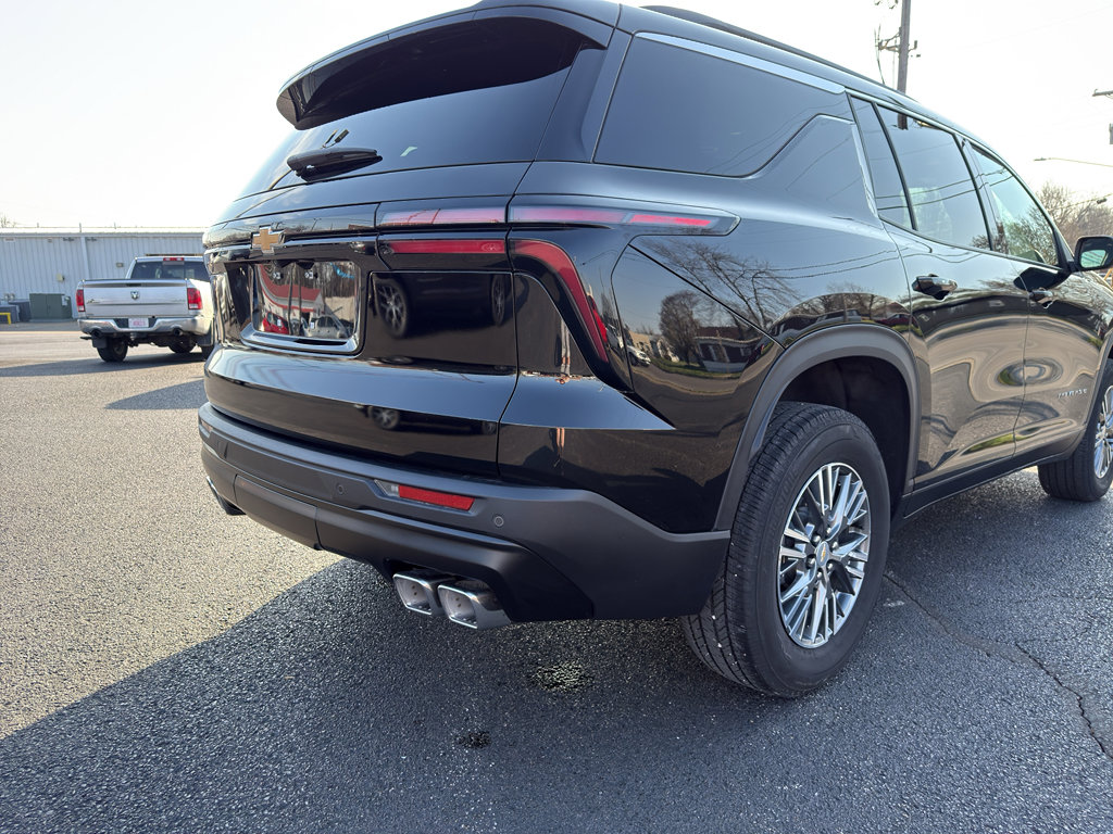 Used 2025 Chevrolet Traverse LT image 10