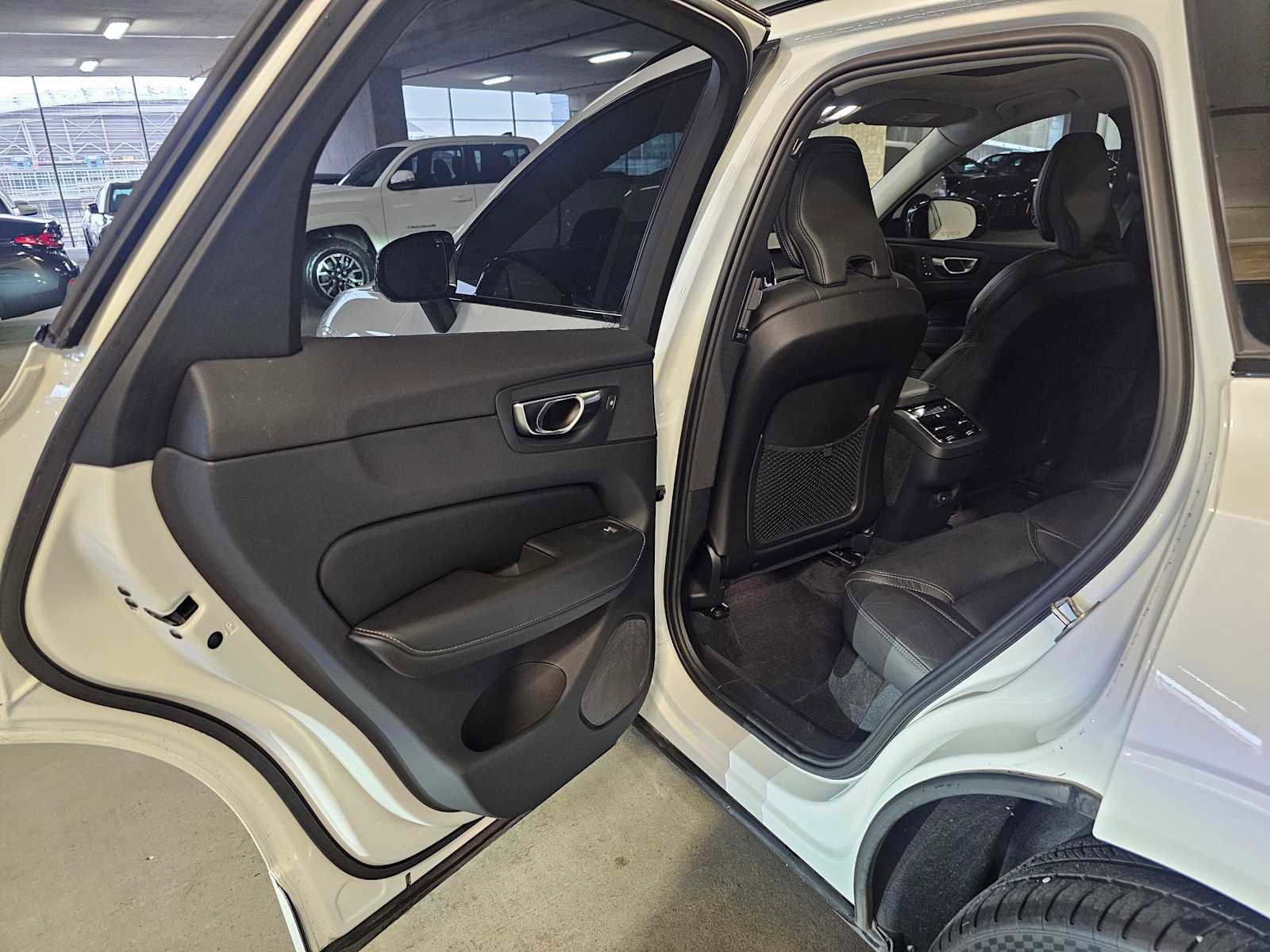 Used 2024 Volvo XC60 B5 Ultimate w/ Protection Package Premier image 31