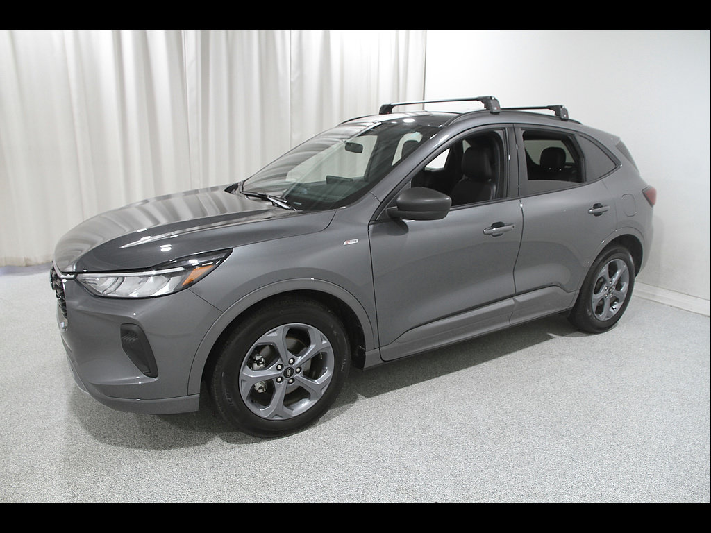 Used 2023 Ford Escape ST-Line w/ Tech Pack #1 FWD image 3