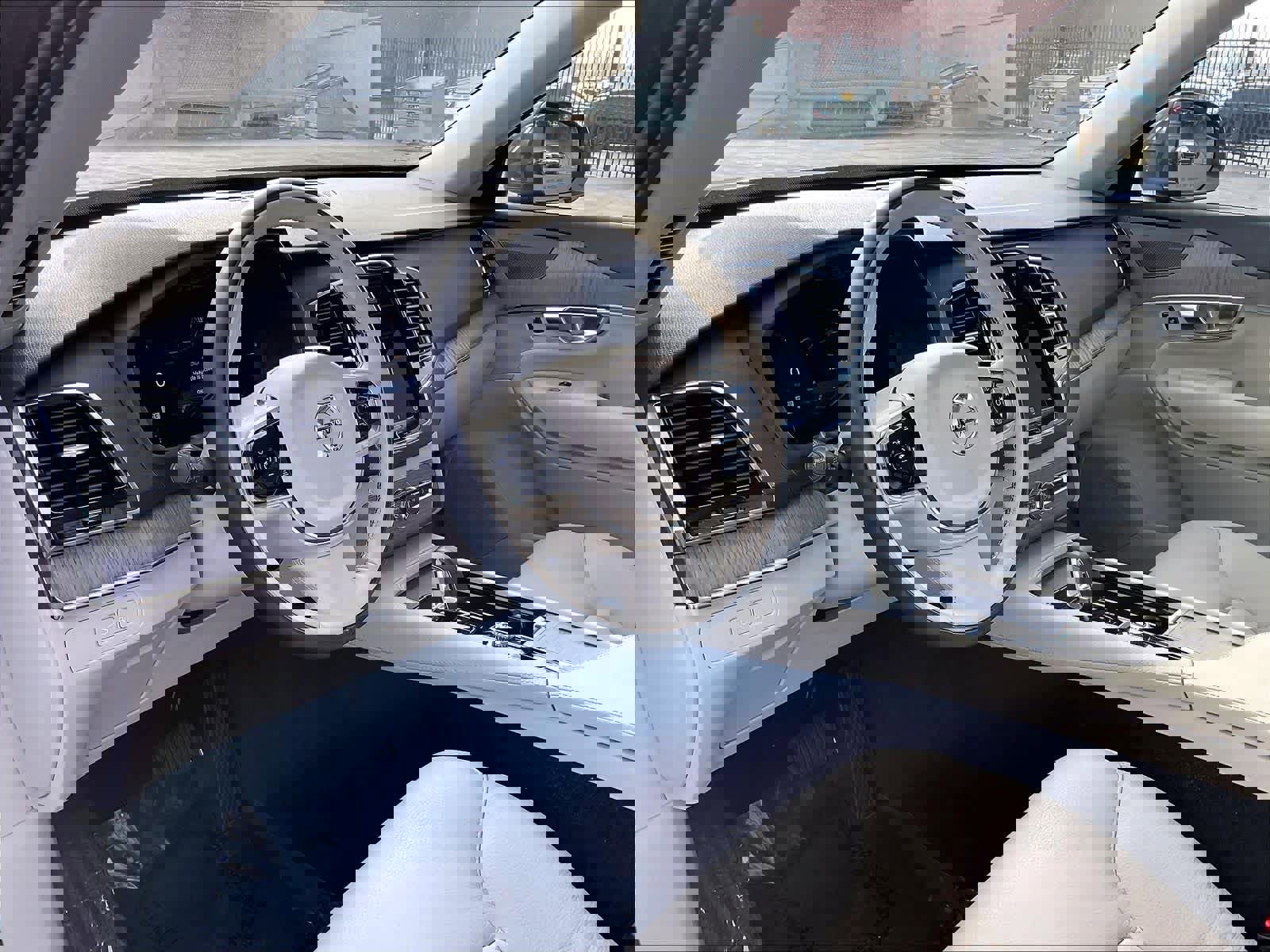 Used 2023 Volvo XC90 T8 Plus w/ Protection Package Premier image 17