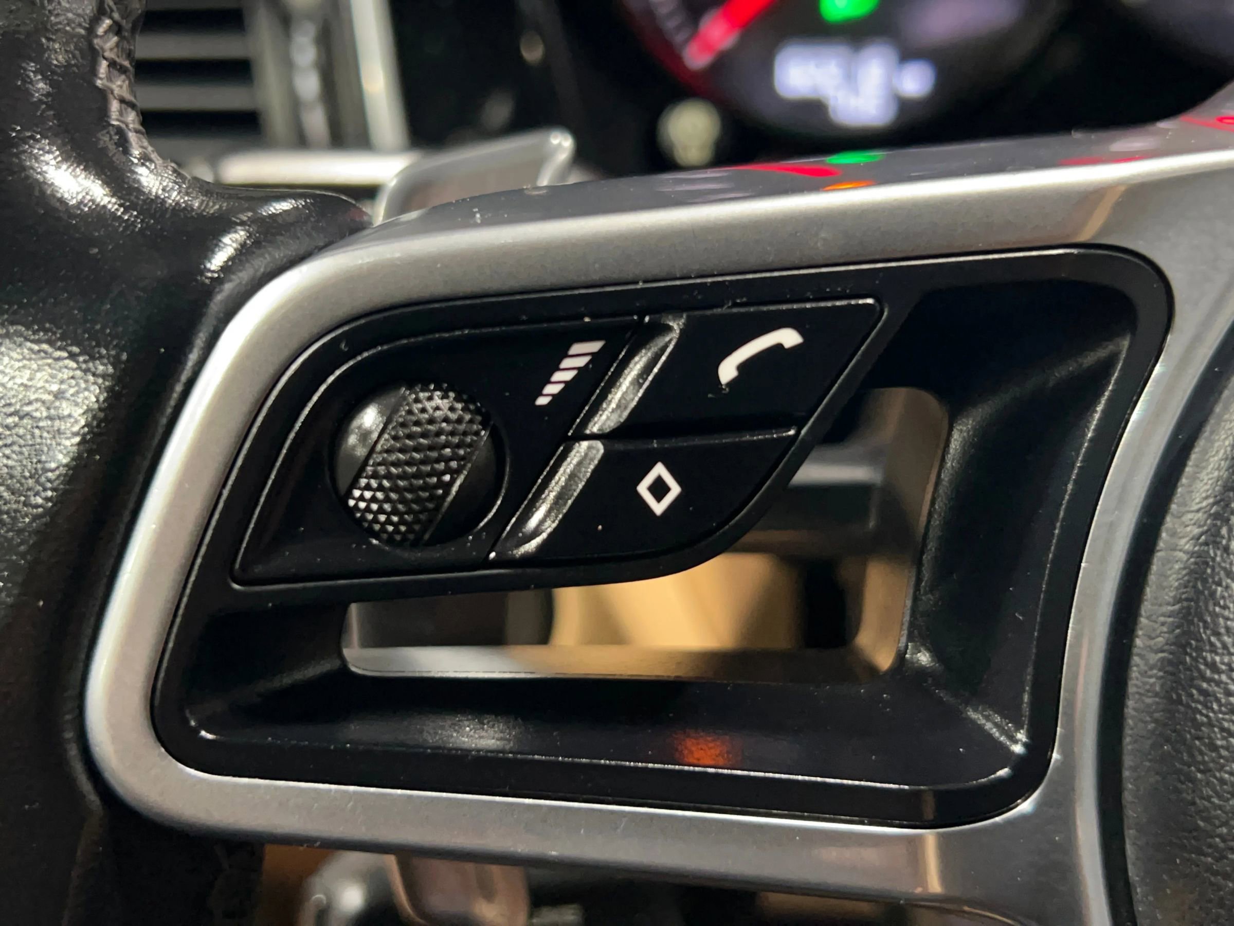 Used 2017 Porsche Macan S image 26