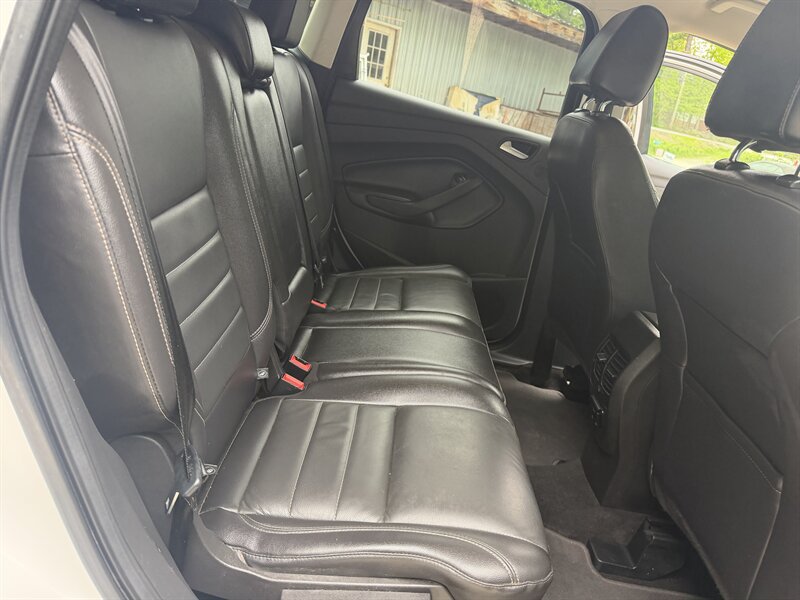 Used 2016 Ford Escape SE w/ SE Leather Comfort Package AWD/4WD image 16