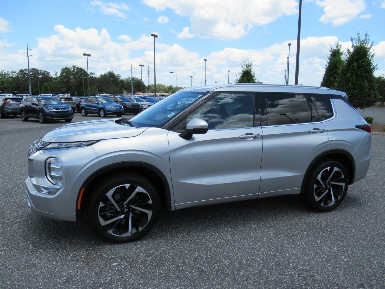 Used 2023 Mitsubishi Outlander SEL FWD image 4
