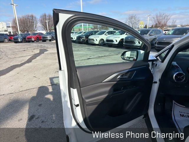 Used 2025 Chevrolet Equinox EV LT w/ Convenience Package image 28