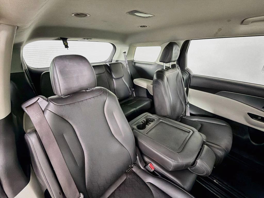 Used 2023 Kia Carnival LX FWD image 25