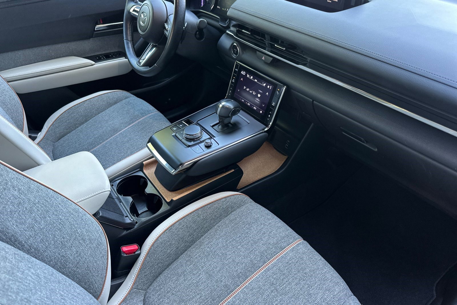 Used 2023 MAZDA MX-30 Electric w/ Premium Plus Pkg image 18