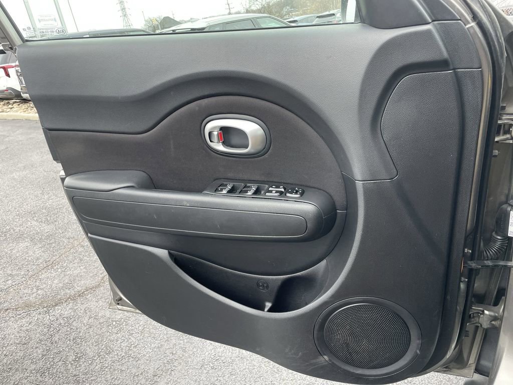 Used 2018 Kia Soul FWD image 17