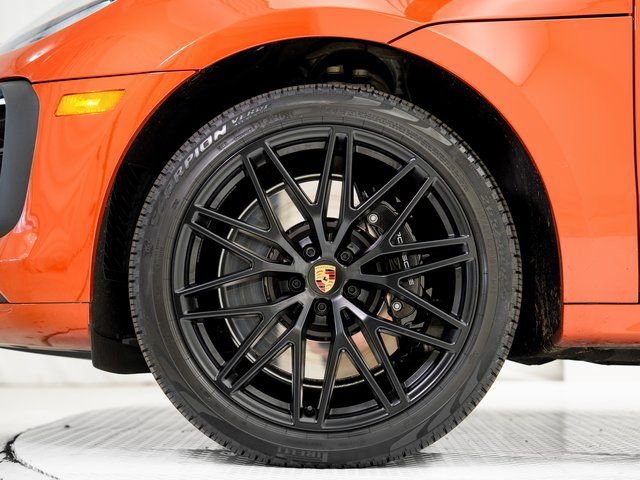 Certified 2024 Porsche Macan GTS image 38