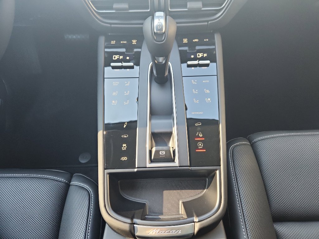 New 2026 Porsche Macan GTS image 35