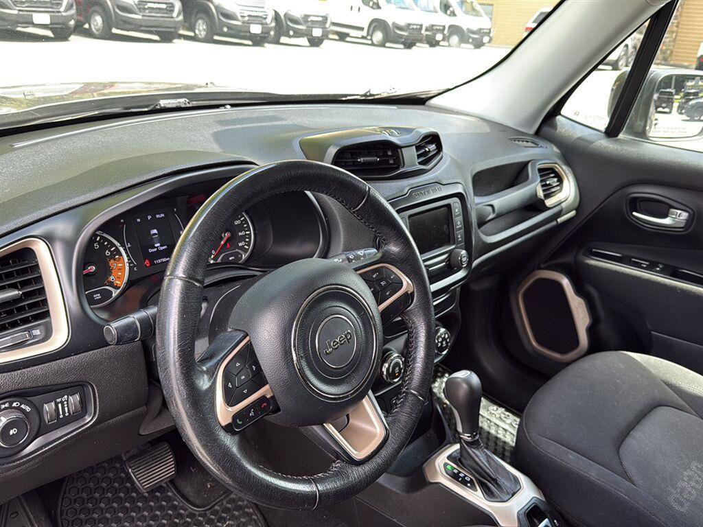 Used 2017 Jeep Renegade Latitude AWD/4WD image 47