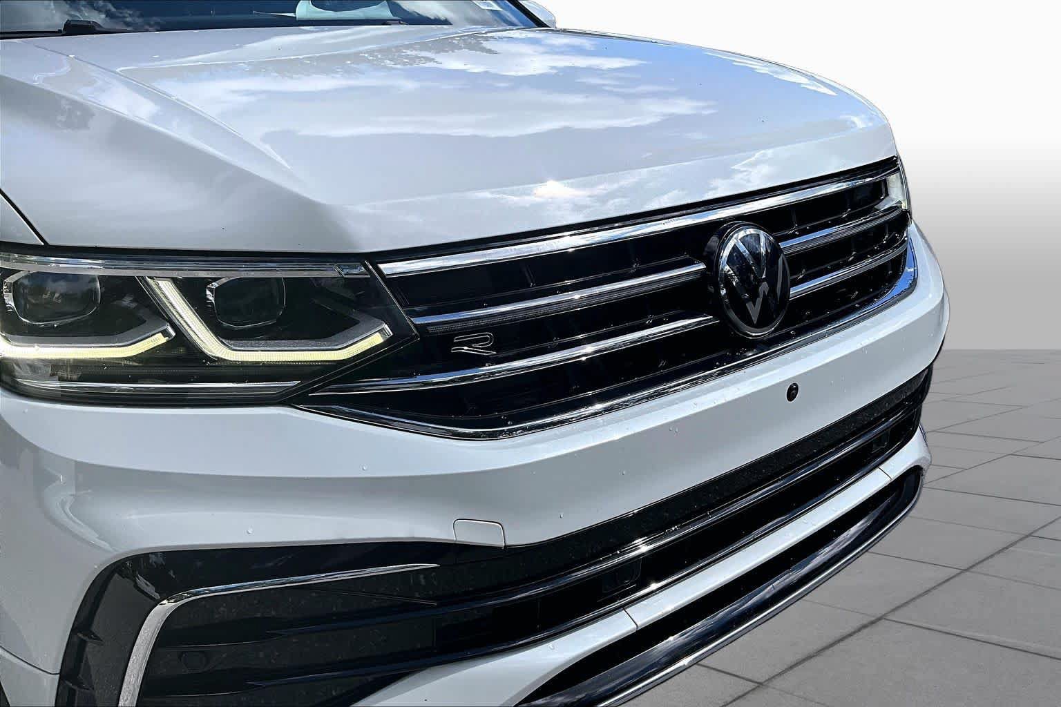 Used 2022 Volkswagen Tiguan SEL R-Line AWD/4WD image 30
