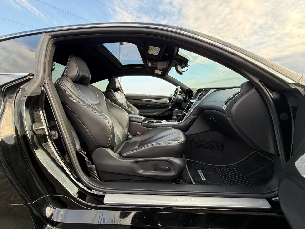 Used 2017 INFINITI Q60 3.0t w/ Premium Plus Package 3.0T image 17