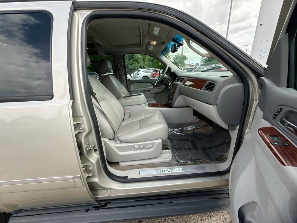 Used 2014 Chevrolet Tahoe LTZ RWD image 31