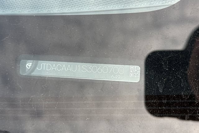 Used 2025 Toyota Prius LE FWD image 3