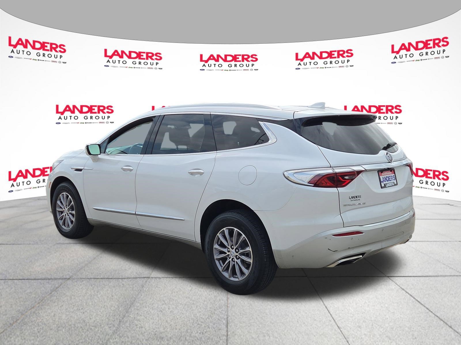 Used 2023 Buick Enclave Essence image 5