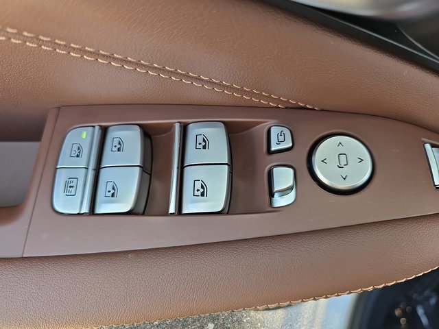 Used 2025 BMW X7 xDrive40i w/ M Sport Package image 31