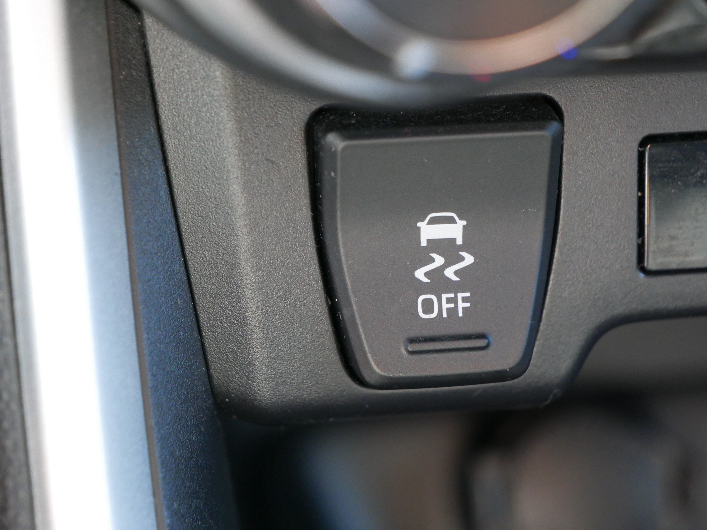 Used 2021 Toyota RAV4 LE AWD/4WD image 29
