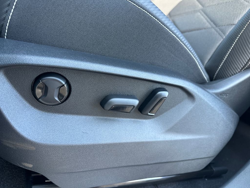 New 2026 Volkswagen Atlas Cross Sport SE image 4