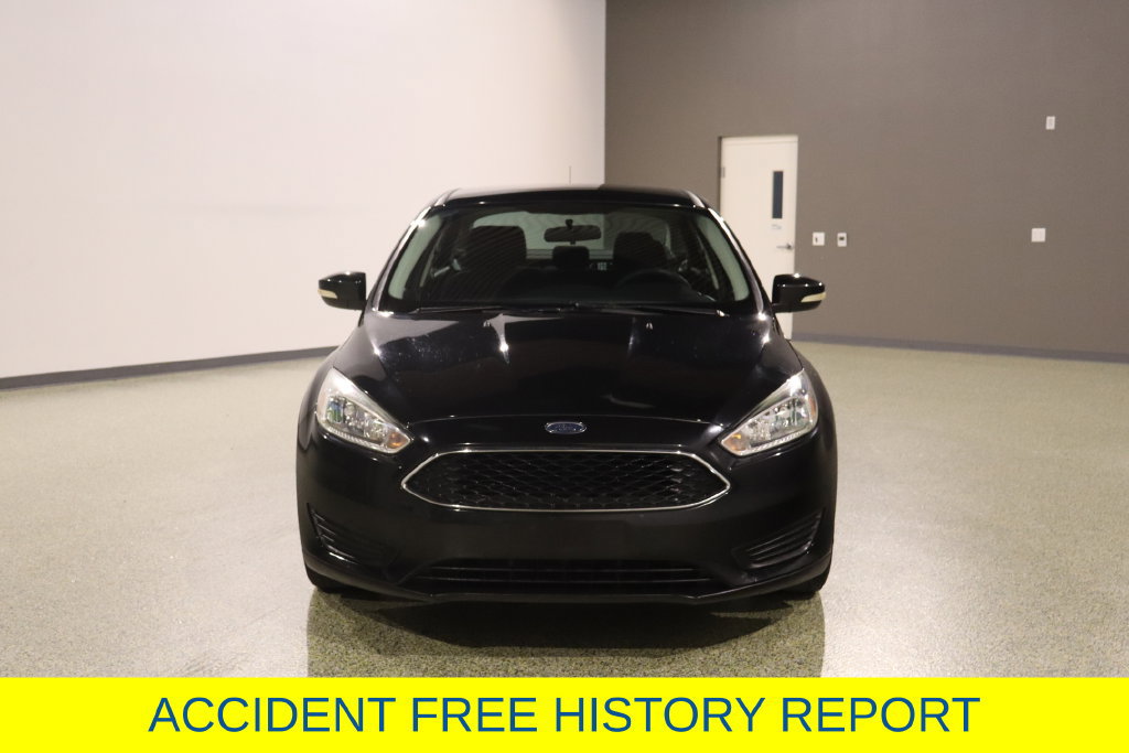Used 2015 Ford Focus SE FWD image 2